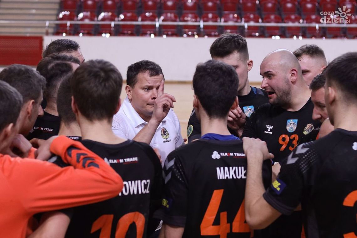 Wyrównanie w ostatnich sekundach i wygrane karne - Wojownicy wracają z tarczą z Przemyśla