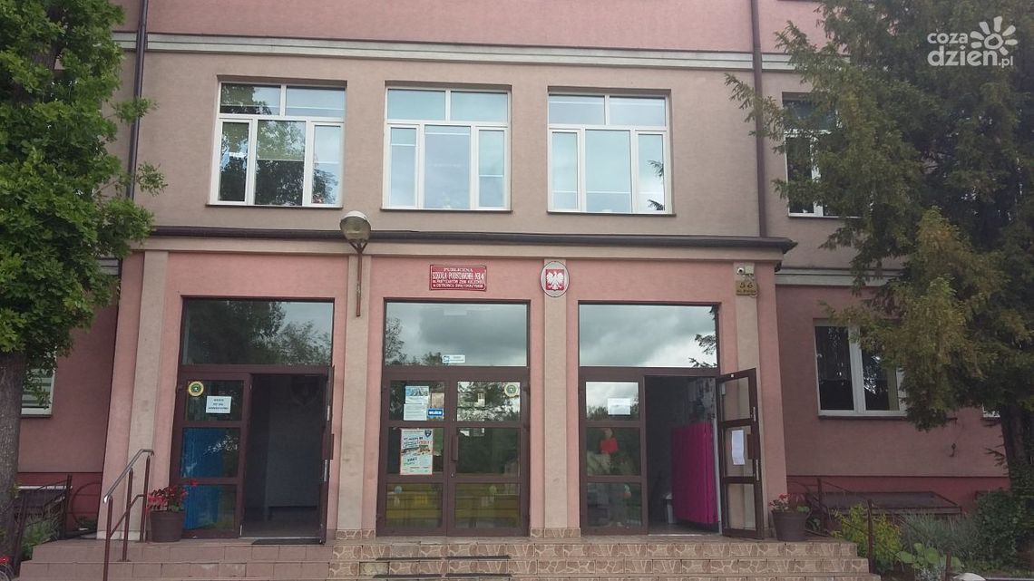 Wysokie stypendia trafią dziś do najzdolniejszych uczniów z Ostrowca Świętokrzyskiego
Wysokie stypendia trafią dziś do najzdolniejszych uczniów z Ostrowca Świętokrzyskiego