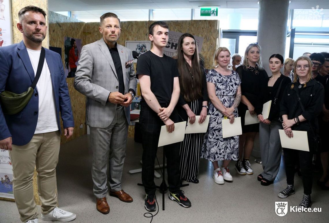 Wystawa prac studentów z Wydziału Sztuki UJK w Galerii Dworzec 17:30 Wystawa prac studentów z Wydziału Sztuki UJK w Galerii Dworzec 17:30