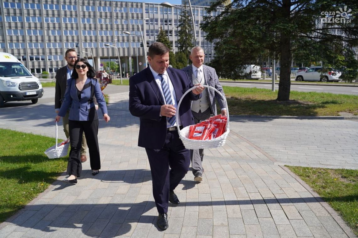 Wywieś flagę Wywieś flagę