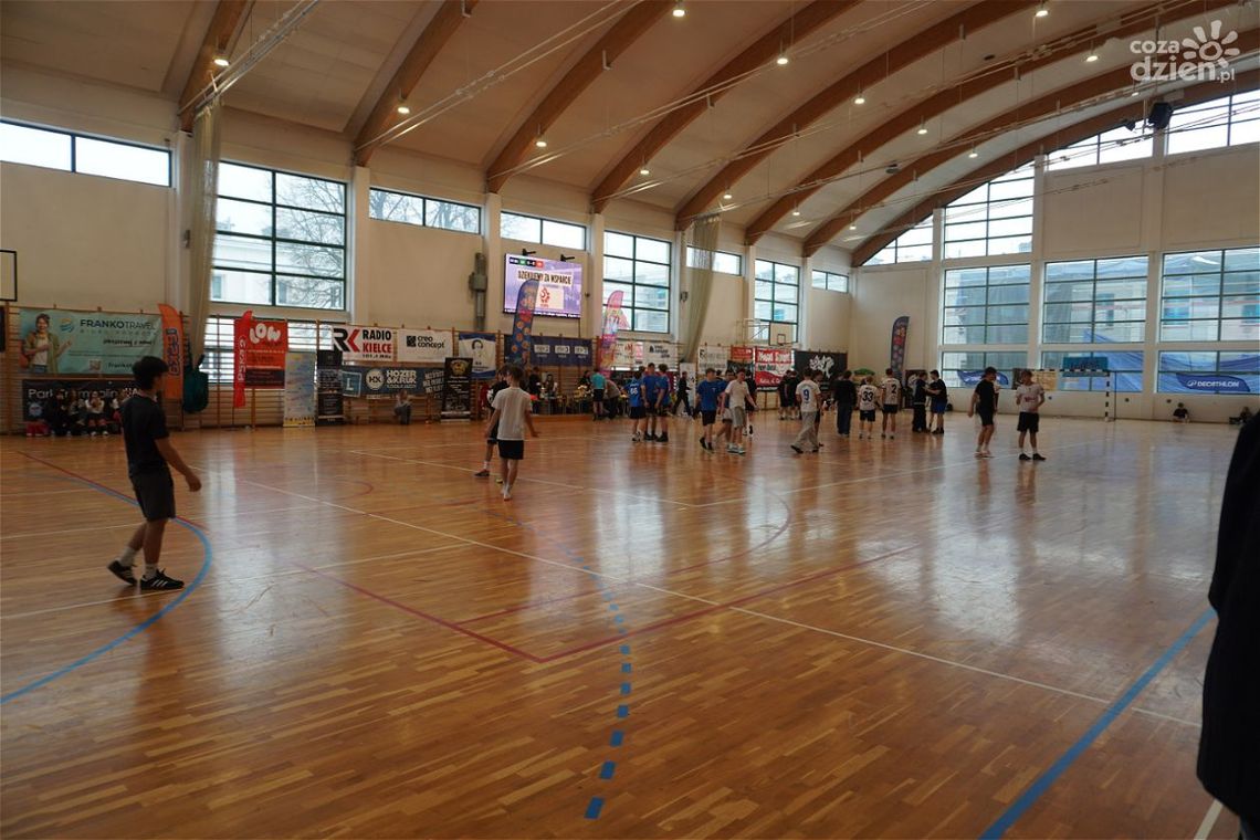 X Jubileuszowy Turniej Charytatywny w „Słowackim”. Sport, emocje i wsparcie dla hospicjum X Jubileuszowy Turniej Charytatywny w „Słowackim”. Sport, emocje i wsparcie dla hospicjum