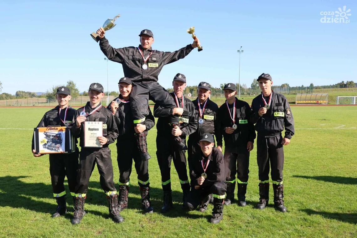 XII Powiatowe Zawody Sportowo-Pożarnicze w Strawczynku zakończone XII Powiatowe Zawody Sportowo-Pożarnicze w Strawczynku zakończone