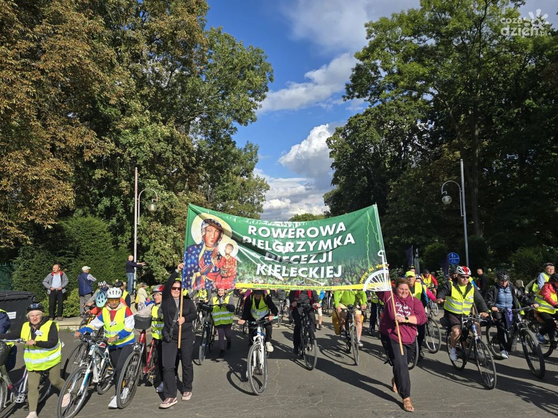 XII Rowerowa Pielgrzymka Diecezji Kieleckiej dotarła na Jasną Górę XII Rowerowa Pielgrzymka Diecezji Kieleckiej dotarła na Jasną Górę