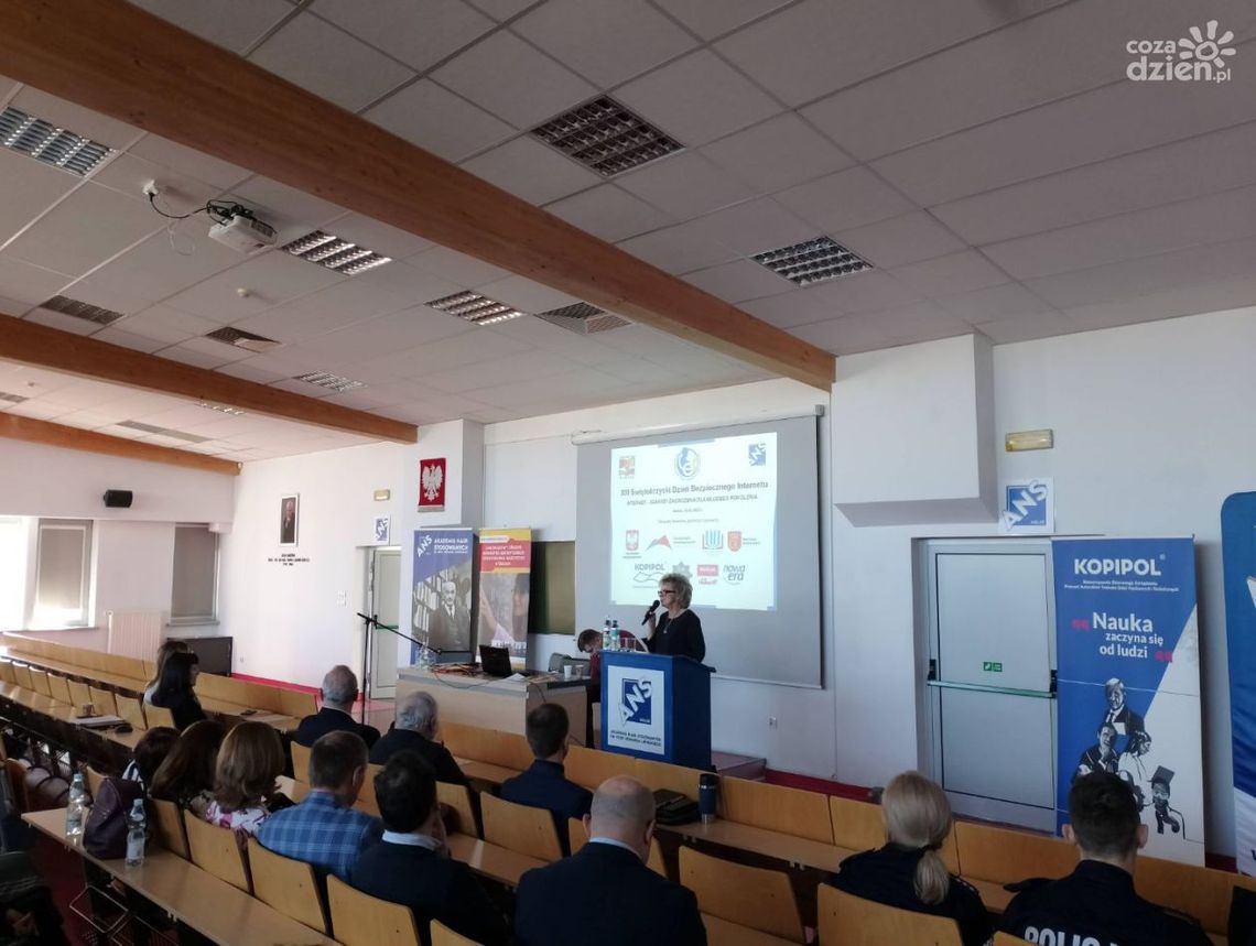 XIII Świętokrzyski Dzień Bezpiecznego Internetu – edukacja i profilaktyka w cyfrowym świecie XIII Świętokrzyski Dzień Bezpiecznego Internetu – edukacja i profilaktyka w cyfrowym świecie