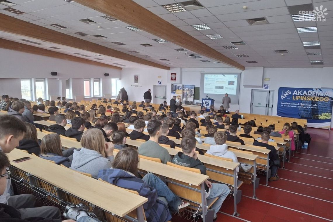 XIV Świętokrzyski Dzień Bezpiecznego Internetu. Nauka o cyberbezpieczeństwie, prawach w sieci i wyzwaniach AI XIV Świętokrzyski Dzień Bezpiecznego Internetu. Nauka o cyberbezpieczeństwie, prawach w sieci i wyzwaniach AI