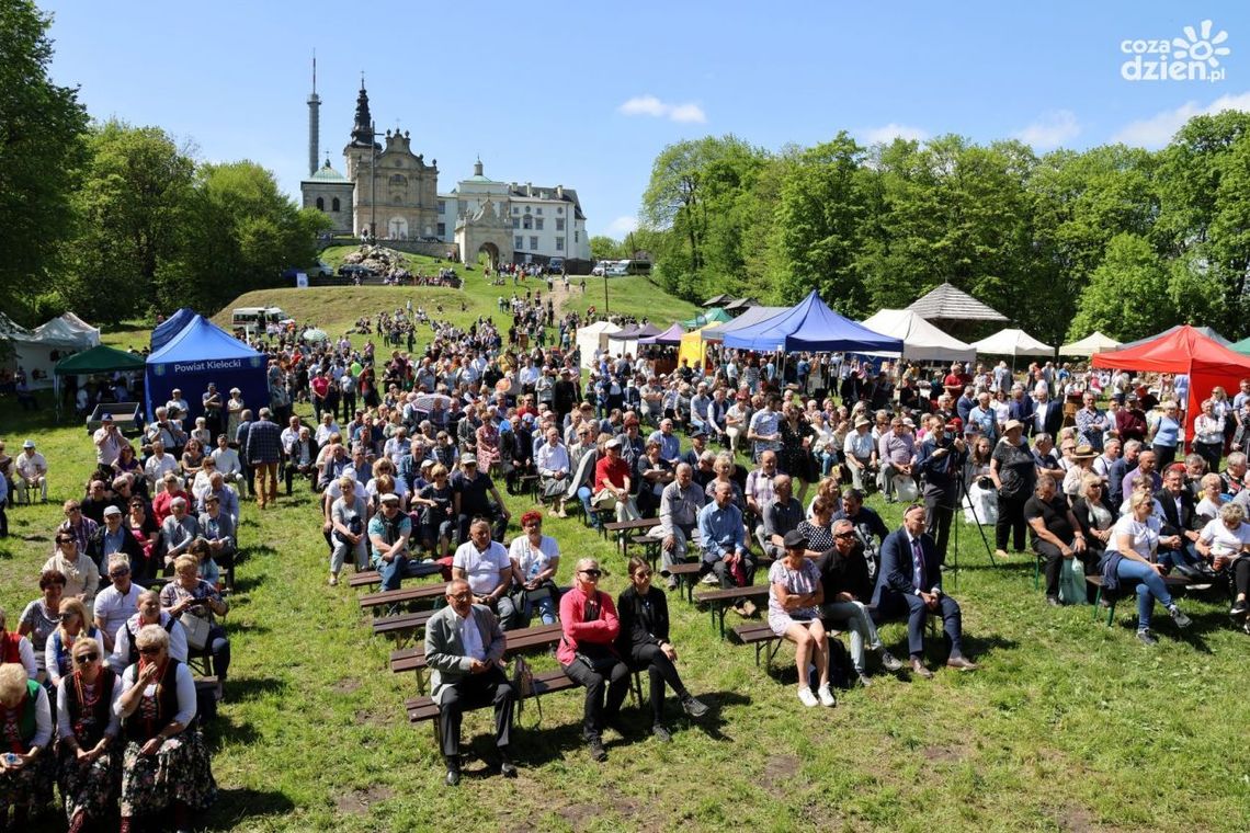 XVIII Jarmark Świętokrzyski: Święto folkloru, muzyki, tańca i smaków na Świętym Krzyżu – 25 maja XVIII Jarmark Świętokrzyski: Święto folkloru, muzyki, tańca i smaków na Świętym Krzyżu – 25 maja
