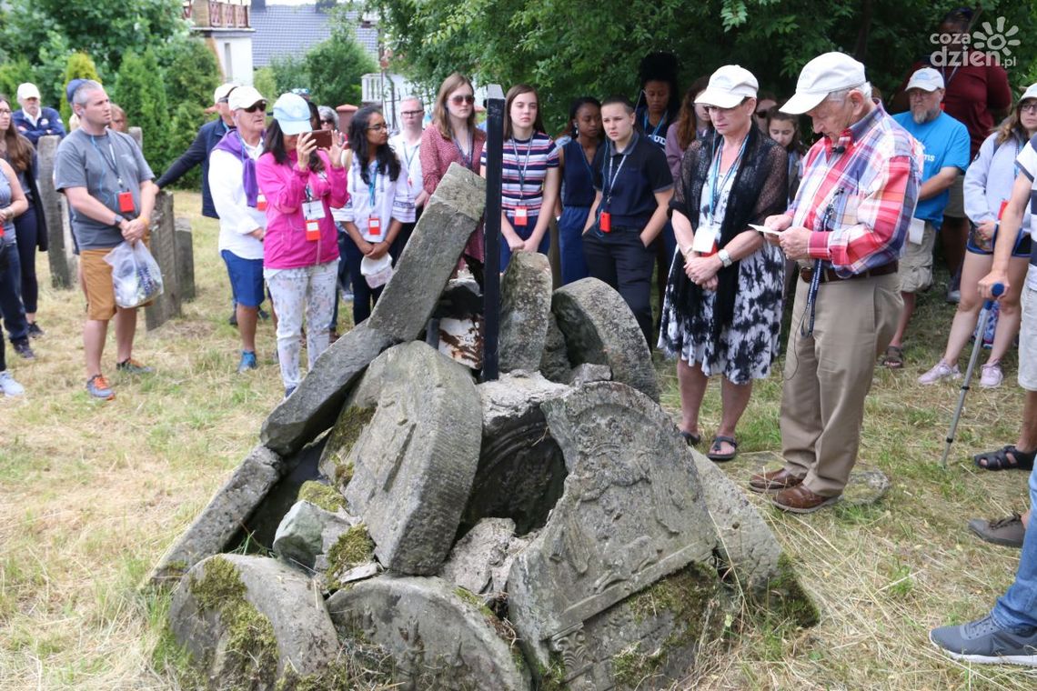 Z Amerykanami śladami żydowskiej historii Starachowic Z Amerykanami śladami żydowskiej historii Starachowic