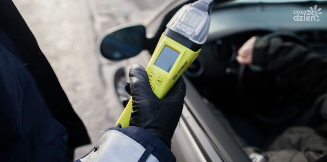 Z promilami wsiadła za kierownicę audi