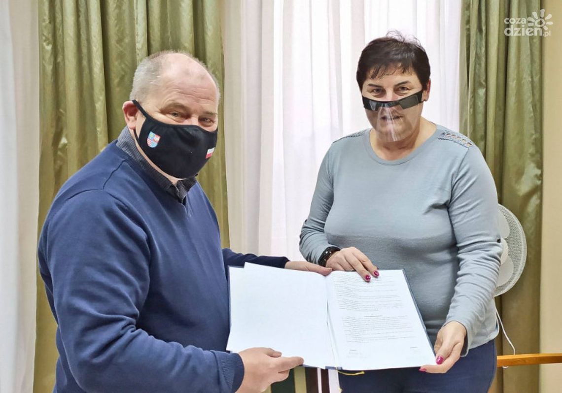 Z Suchedniowa do Tokarni. Zabytkowy dworek trafi do skansenu