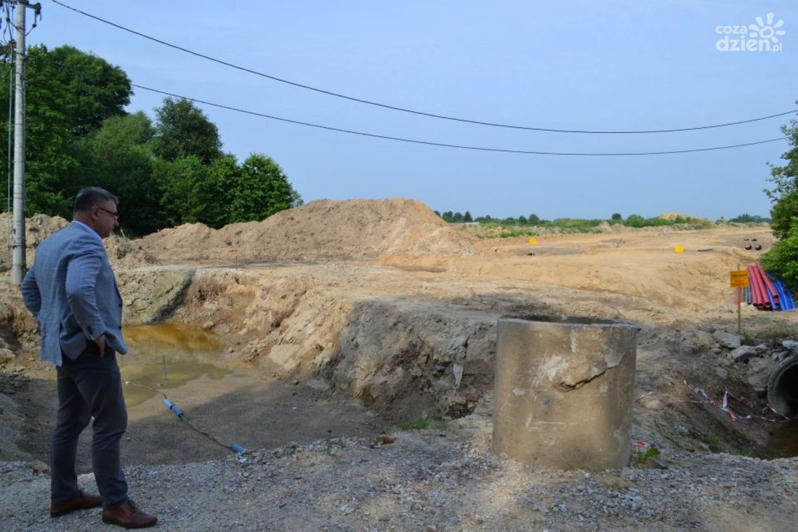 Z wizytą monitorującą przy budowie drogi "porąbczańskiej" Z wizytą monitorującą przy budowie drogi "porąbczańskiej"