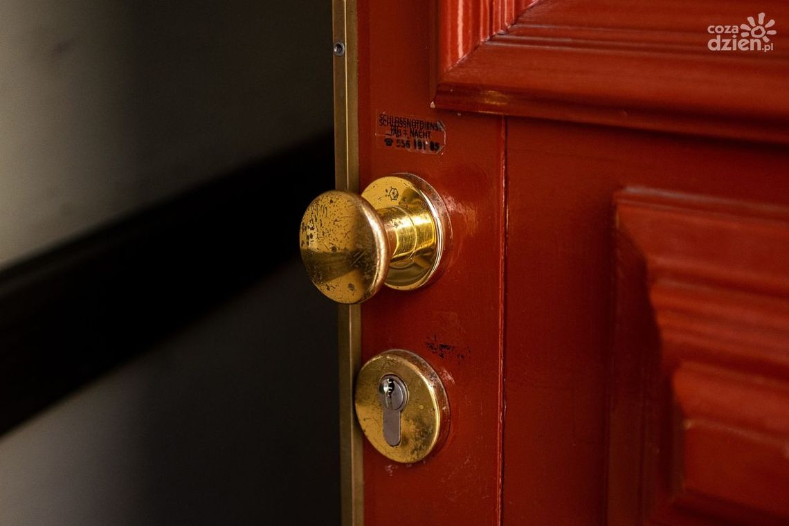 Zabezpiecz swój dom przed wyjazdem na Święto Zmarłych