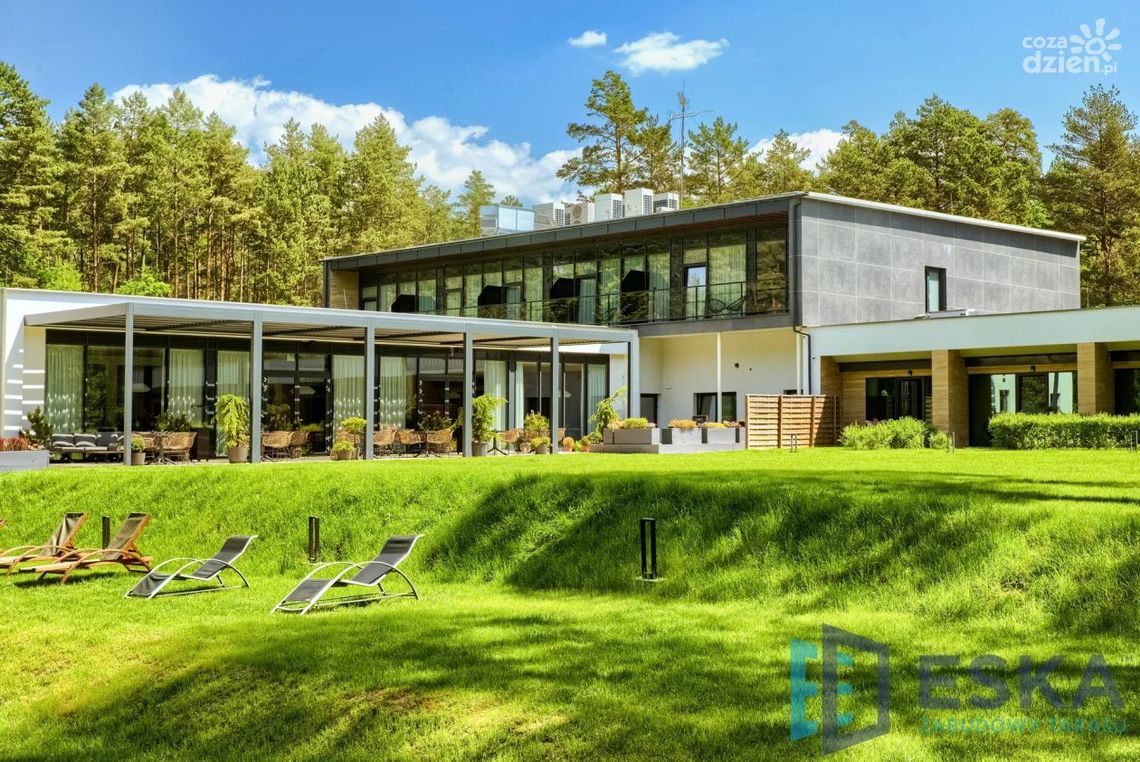 Zabudowy tarasu dla branży HoReCa: Jak stworzyć przestrzeń, która przyciąga gości. Zabudowy tarasu dla branży HoReCa: Jak stworzyć przestrzeń, która przyciąga gości.