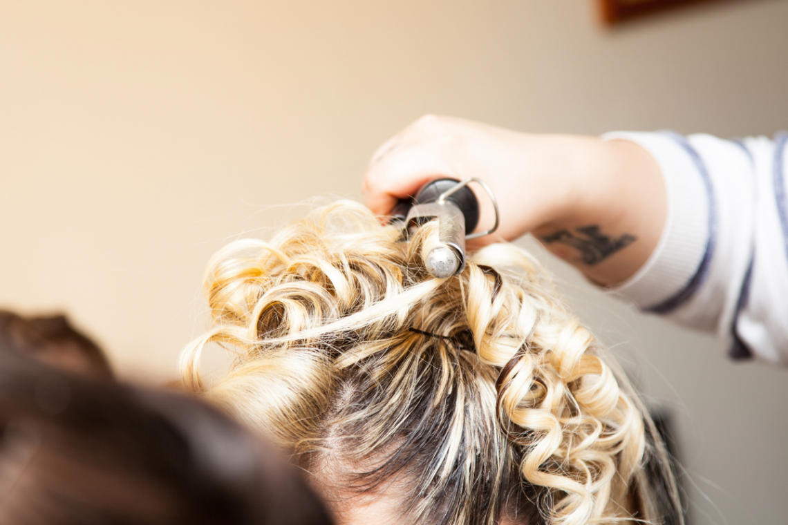 Zachwycająca fryzura, czyli lokówka w akcji Zachwycająca fryzura, czyli lokówka w akcji