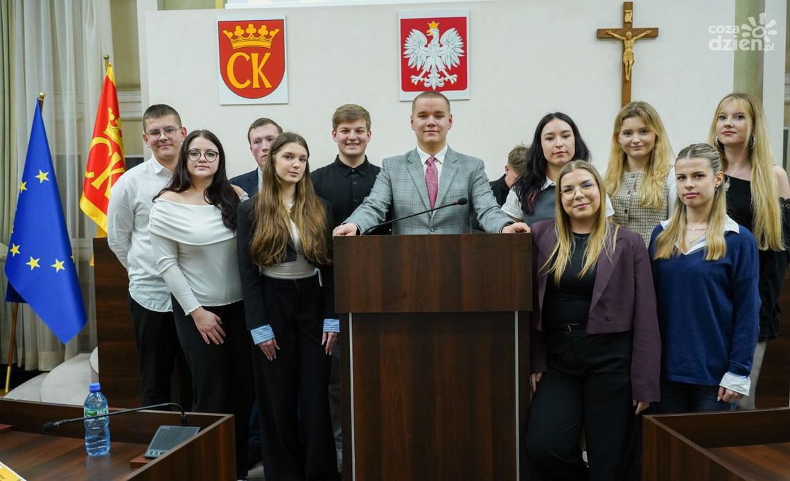 Zakończenie IV i inauguracja V kadencji Młodzieżowej Rady Miasta Kielce Zakończenie IV i inauguracja V kadencji Młodzieżowej Rady Miasta Kielce