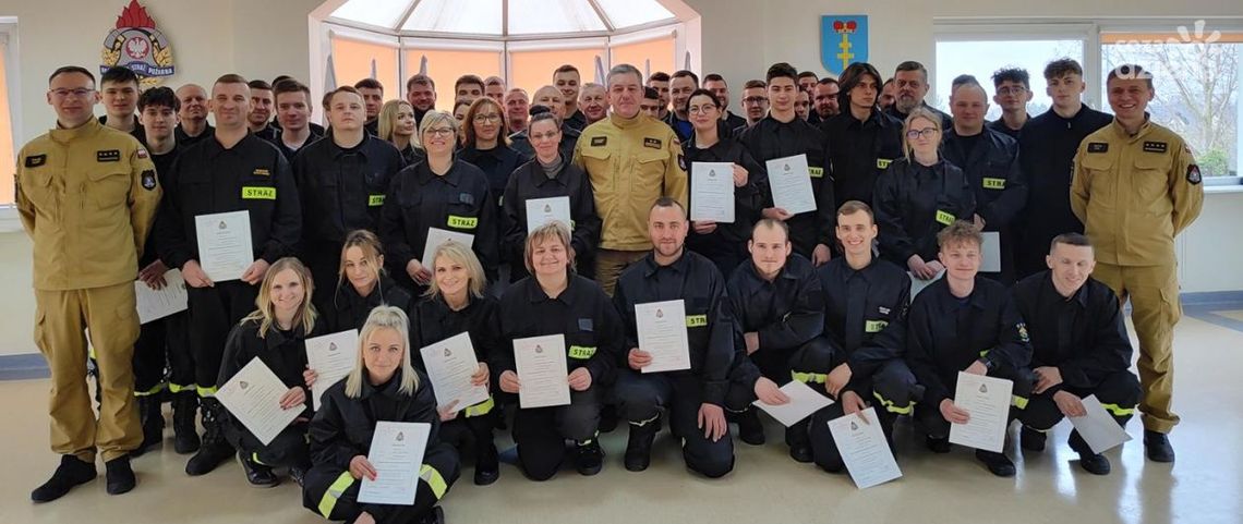 Zakończenie szkolenia podstawowego dla członków Ochotniczych Straży Pożarnych z terenu powiatu buskiego Zakończenie szkolenia podstawowego dla członków Ochotniczych Straży Pożarnych z terenu powiatu buskiego