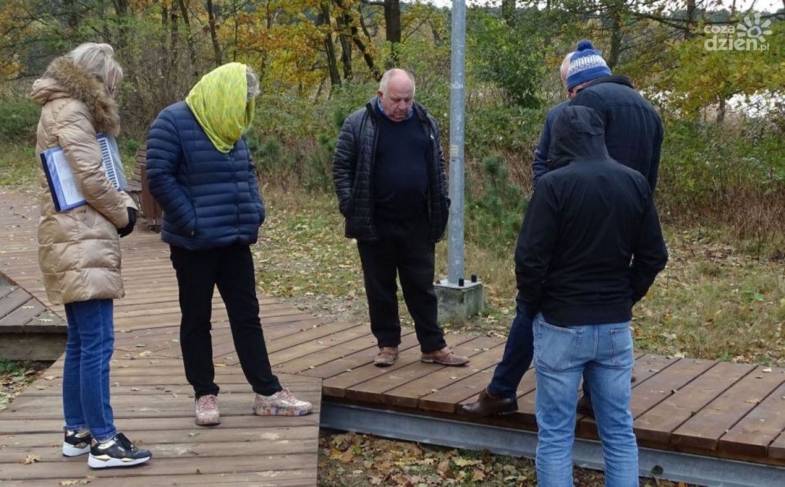 Zakończono remont drewnianego pomostu nad zalewem w Cedzynie Zakończono remont drewnianego pomostu nad zalewem w Cedzynie