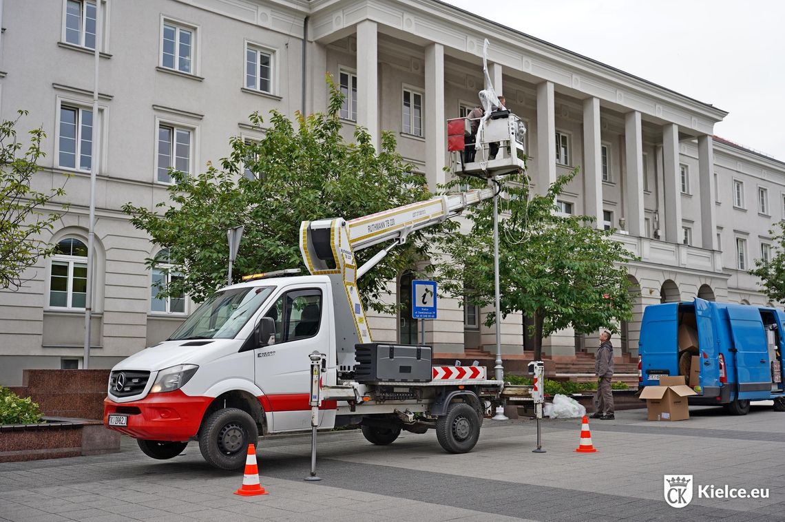Zakończyła się modernizacja oświetlenia na Placu Konstytucji w Kielcach