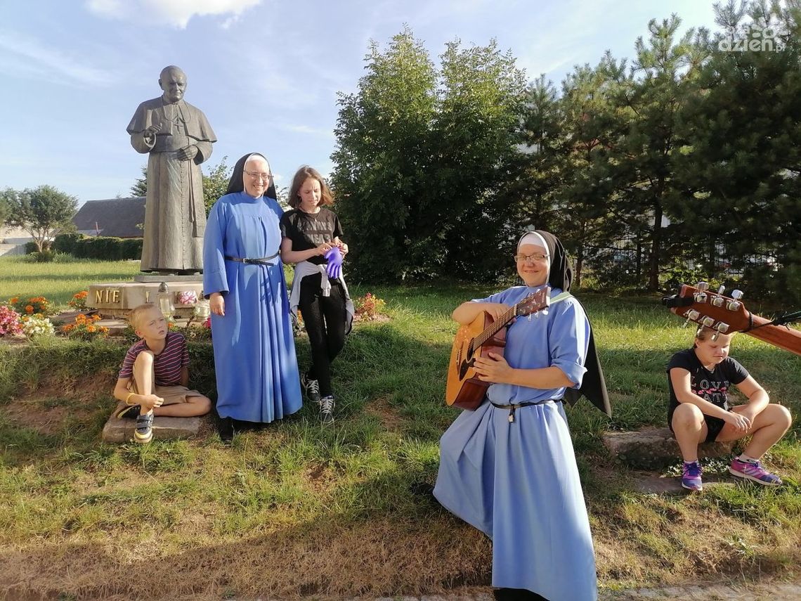 Zakonnice apelują o zmianę przepisów finansowania domów dziecka w Ostrowcu Zakonnice apelują o zmianę przepisów finansowania domów dziecka w Ostrowcu