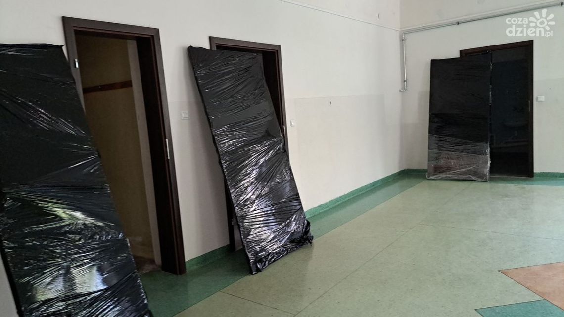 Zamiast dzieci w ostrowieckiej PSP nr 1 pojawią się fachowcy Zamiast dzieci w ostrowieckiej PSP nr 1 pojawią się fachowcy