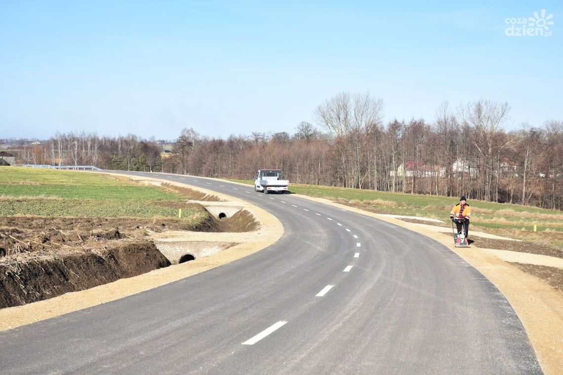 Zamiast gruntu mają asfalt Zamiast gruntu mają asfalt