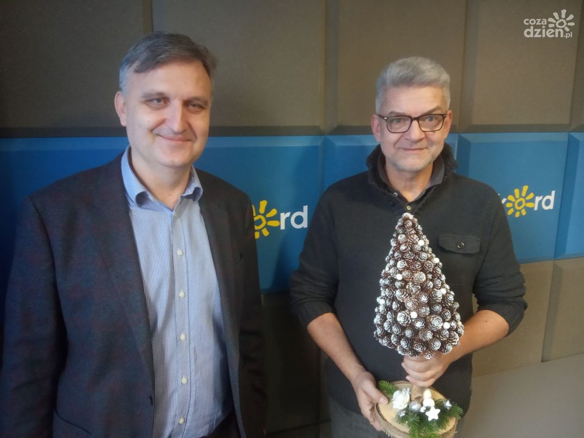 Zapraszamy do sylwestrowej zabawy. Będzie się działo i grało! Zapraszamy do sylwestrowej zabawy. Będzie się działo i grało!