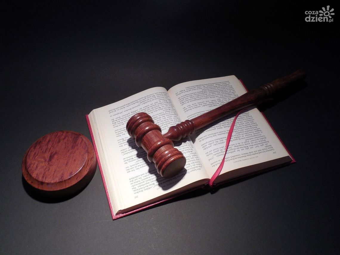 Zarzut i areszt za znęcanie się nad wychowankami Zarzut i areszt za znęcanie się nad wychowankami