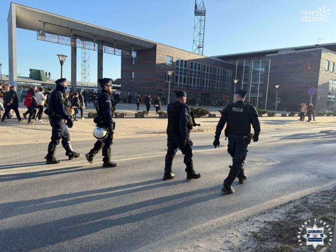 Zatrzymania podczas meczu w Ostrowcu. Policja interweniowała na stadionie