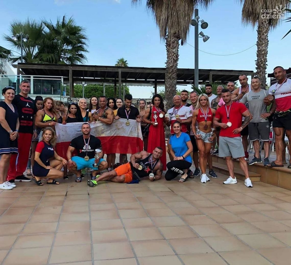 Zawodnicy ostrowieckiego Black & White z medalami Mistrzostw Świata