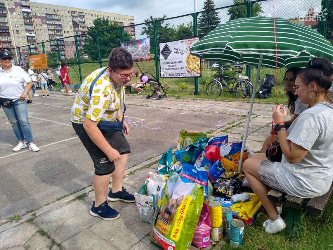 Zbierali karmę i zachęcali do adopcji Zbierali karmę i zachęcali do adopcji