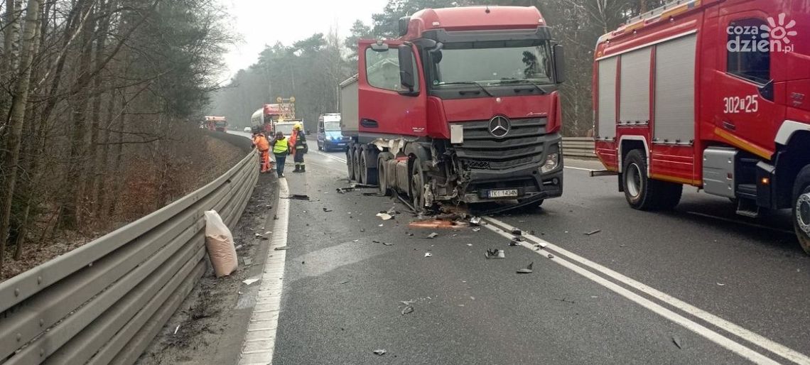 Zdarzenie na S7 w Miedzianej Górze. Kobieta w szpitalu