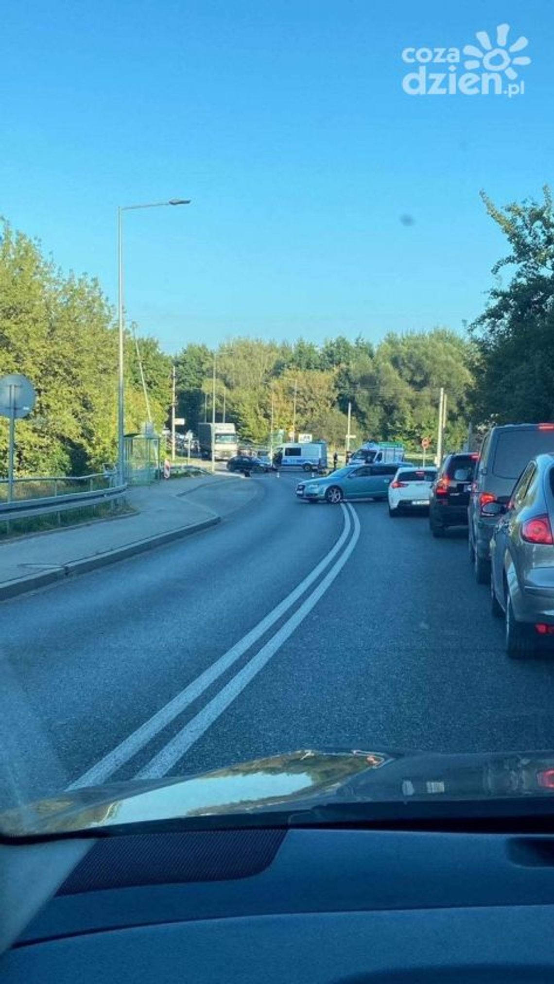 Zderzenie motocyklisty z osobówką Zderzenie motocyklisty z osobówką