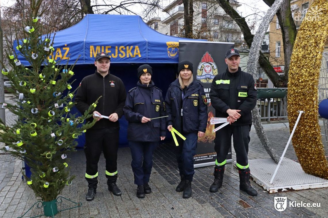 Żeby Święta były bezpieczne. „Odblaskowa choinka” Straży Miejskiej Żeby Święta były bezpieczne. „Odblaskowa choinka” Straży Miejskiej