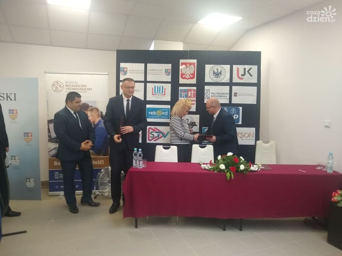 Zespół Szkół w Ożarowie przykładem dla innych Zespół Szkół w Ożarowie przykładem dla innych