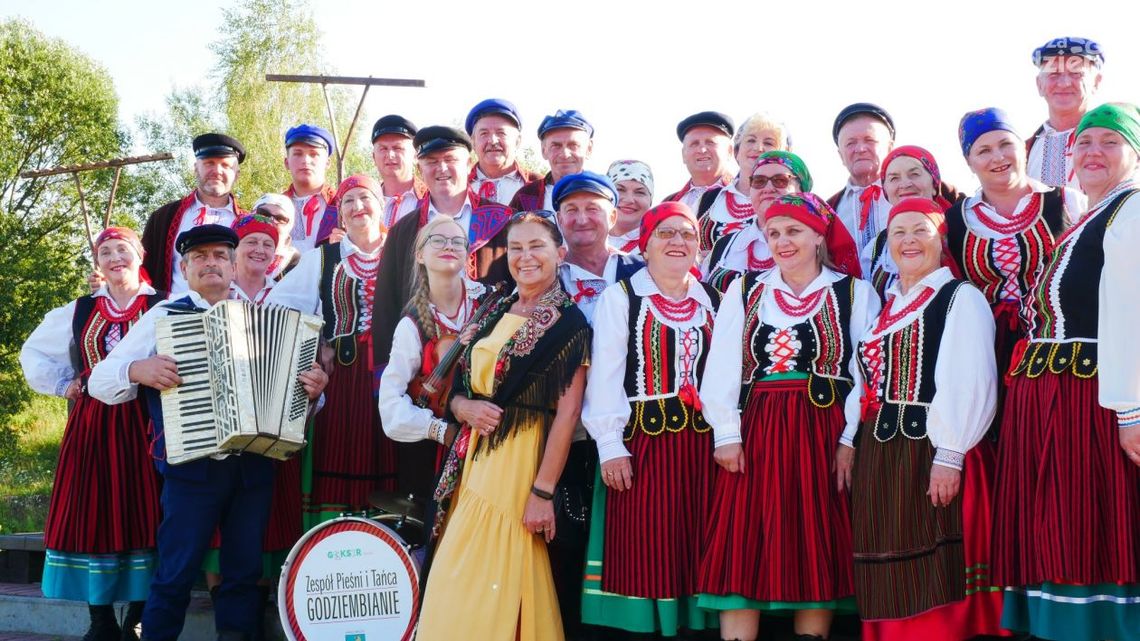 Zespół z Pawłowa z pierwszą nagrodą Zespół z Pawłowa z pierwszą nagrodą