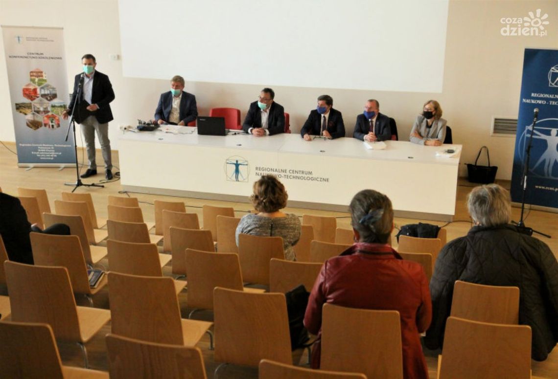 Zestawy do badań na COVID-19 trafiły do jednostek medycznych