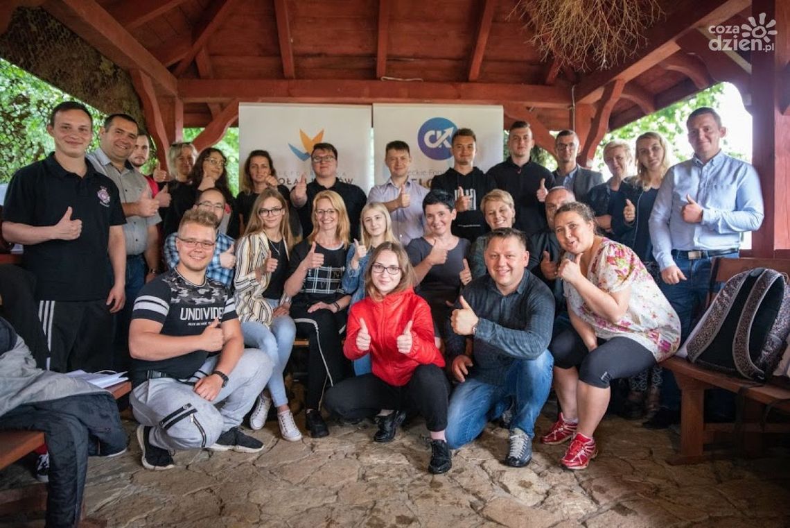 Zgłoś się do Świętokrzyskiej Szkoły Liderów! Zgłoś się do Świętokrzyskiej Szkoły Liderów!