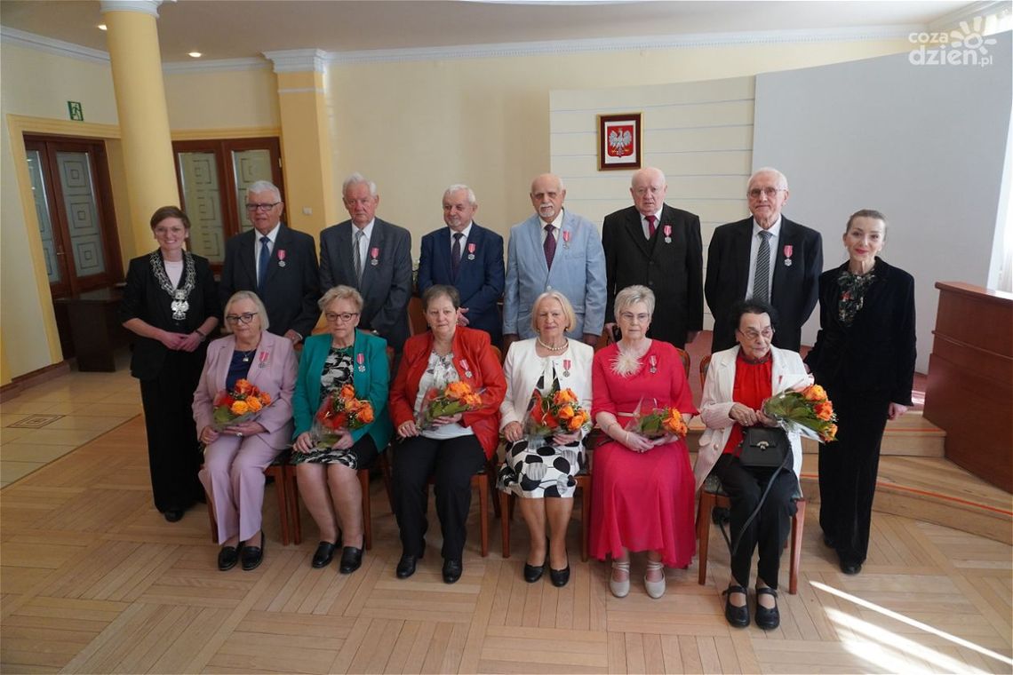 Złote Gody w Kielcach – wyjątkowe jubileusze małżeńskie (GALERIA ZDJĘĆ) Złote Gody w Kielcach – wyjątkowe jubileusze małżeńskie (GALERIA ZDJĘĆ)