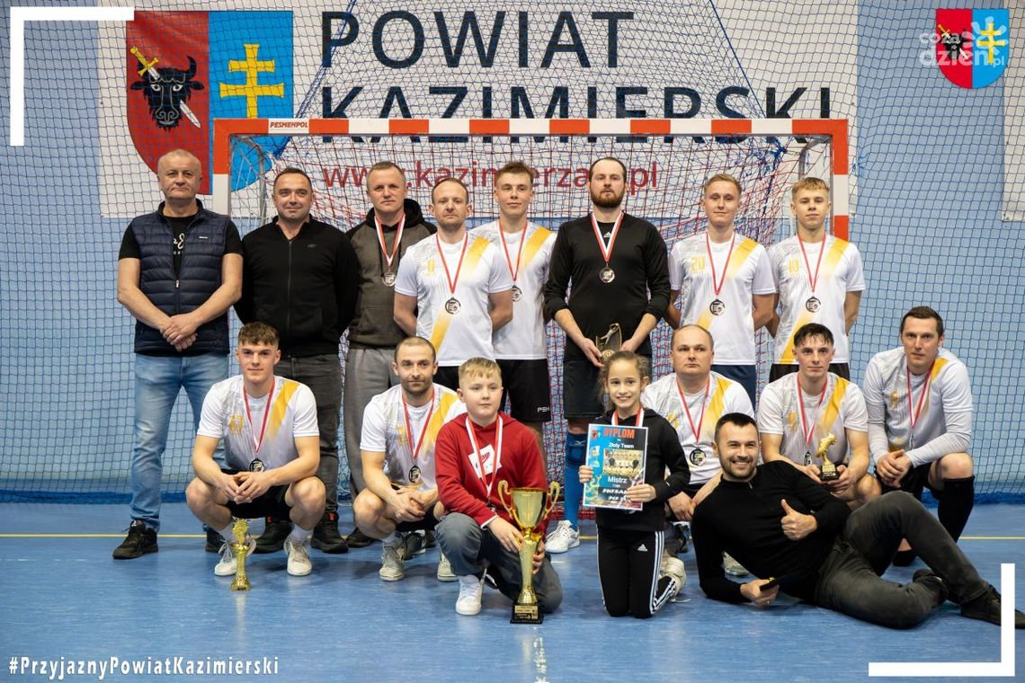 Złoty Team triumfuje w finale Powiatowej Ligi Futsalu w Kazimierzy Wielkiej Złoty Team triumfuje w finale Powiatowej Ligi Futsalu w Kazimierzy Wielkiej