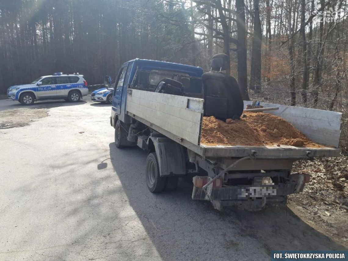 Zły stan techniczny auta dostawczego, był jednym z powodów kontroli drogowej Zły stan techniczny auta dostawczego, był jednym z powodów kontroli drogowej