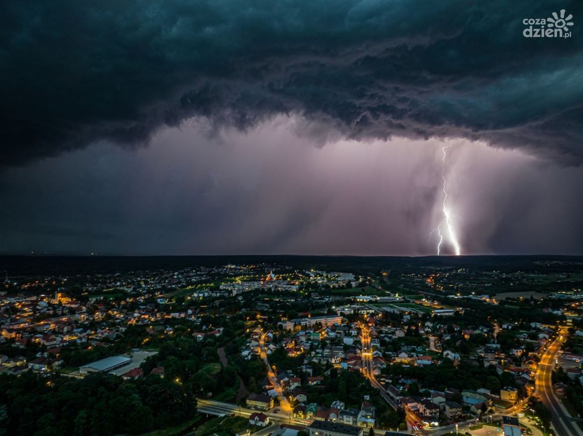 Zmarła kobieta rażona piorunem