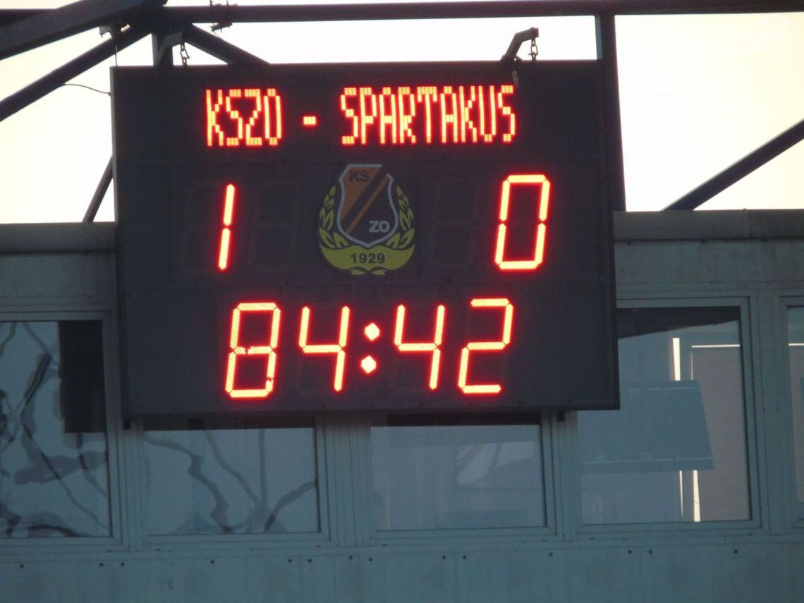 Zmiennicy załatwili Spartakusa Zmiennicy załatwili Spartakusa