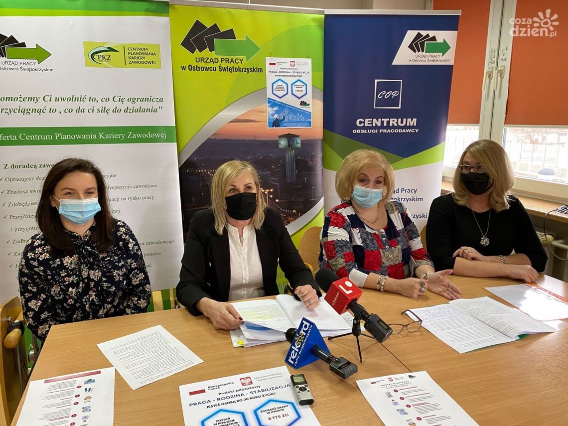 Znajdź zatrudnienie w powiecie ostrowieckim i zgarnij grant w wysokości 8 tysięcy złotych! Znajdź zatrudnienie w powiecie ostrowieckim i zgarnij grant w wysokości 8 tysięcy złotych!