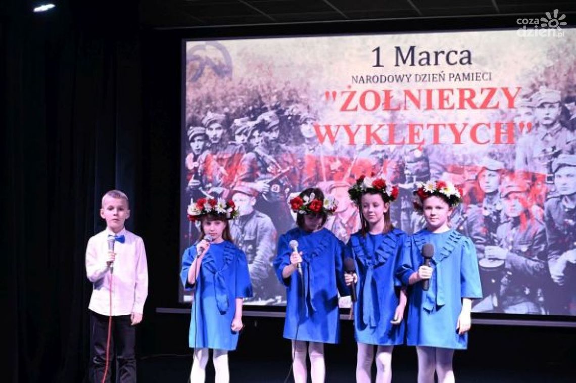 Znamy zwycięzców Konkursu Piosenki i Pieśni Patriotycznej w Strawczynie Znamy zwycięzców Konkursu Piosenki i Pieśni Patriotycznej w Strawczynie