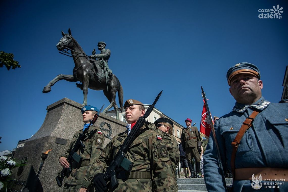 Żołnierze WOT maszerowali z "Kadrówką" Żołnierze WOT maszerowali z "Kadrówką"