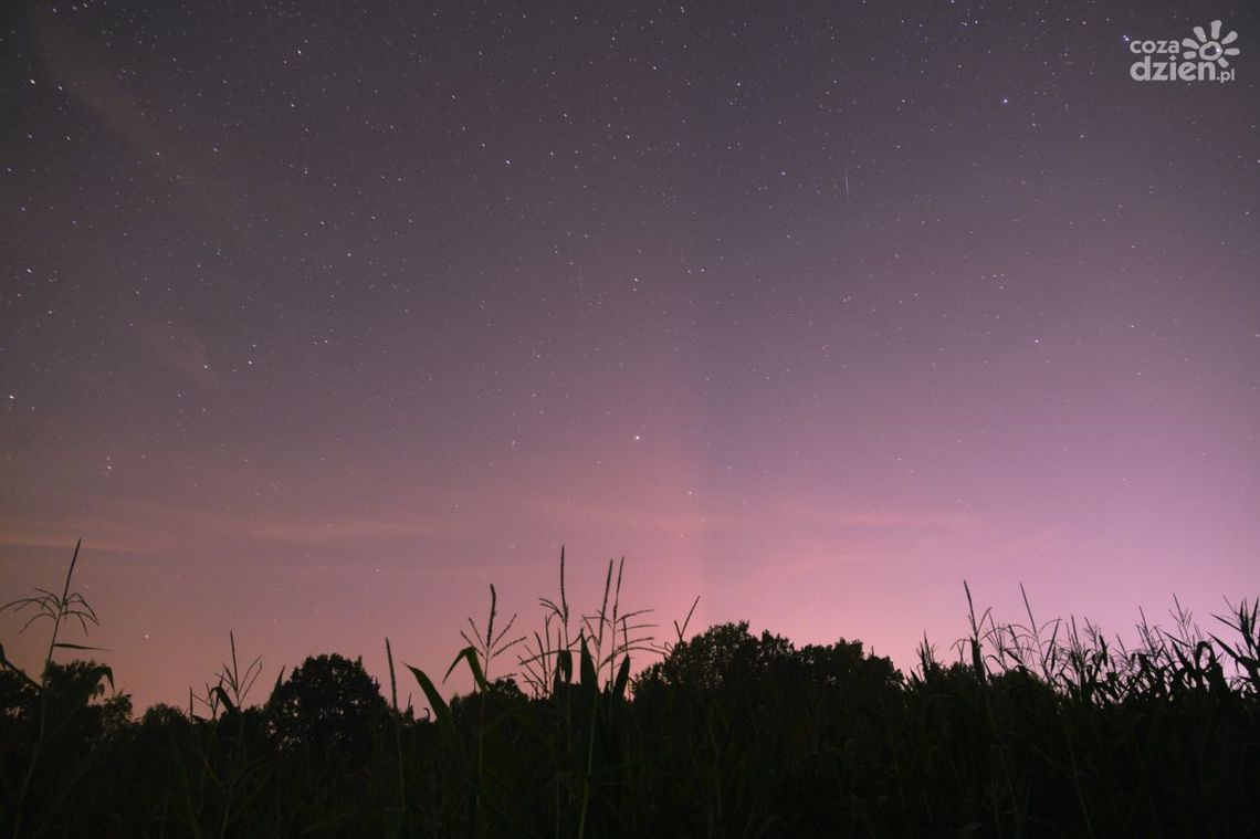 Zorza Polarna, spalająca się rakieta i Starlinki Zorza Polarna, spalająca się rakieta i Starlinki