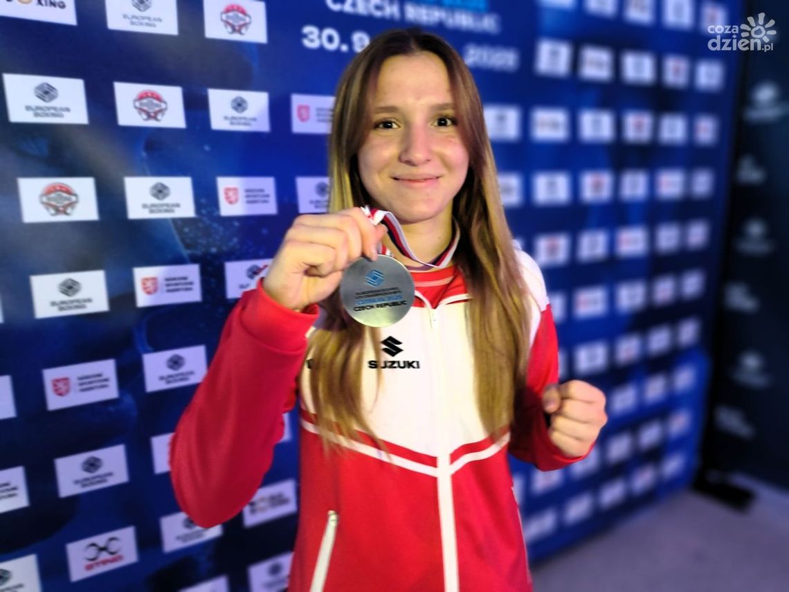 Zuzanna Gołębiewska z WKB RUSHH Kielce wicemistrzynią Europy Juniorów w boksie Zuzanna Gołębiewska z WKB RUSHH Kielce wicemistrzynią Europy Juniorów w boksie