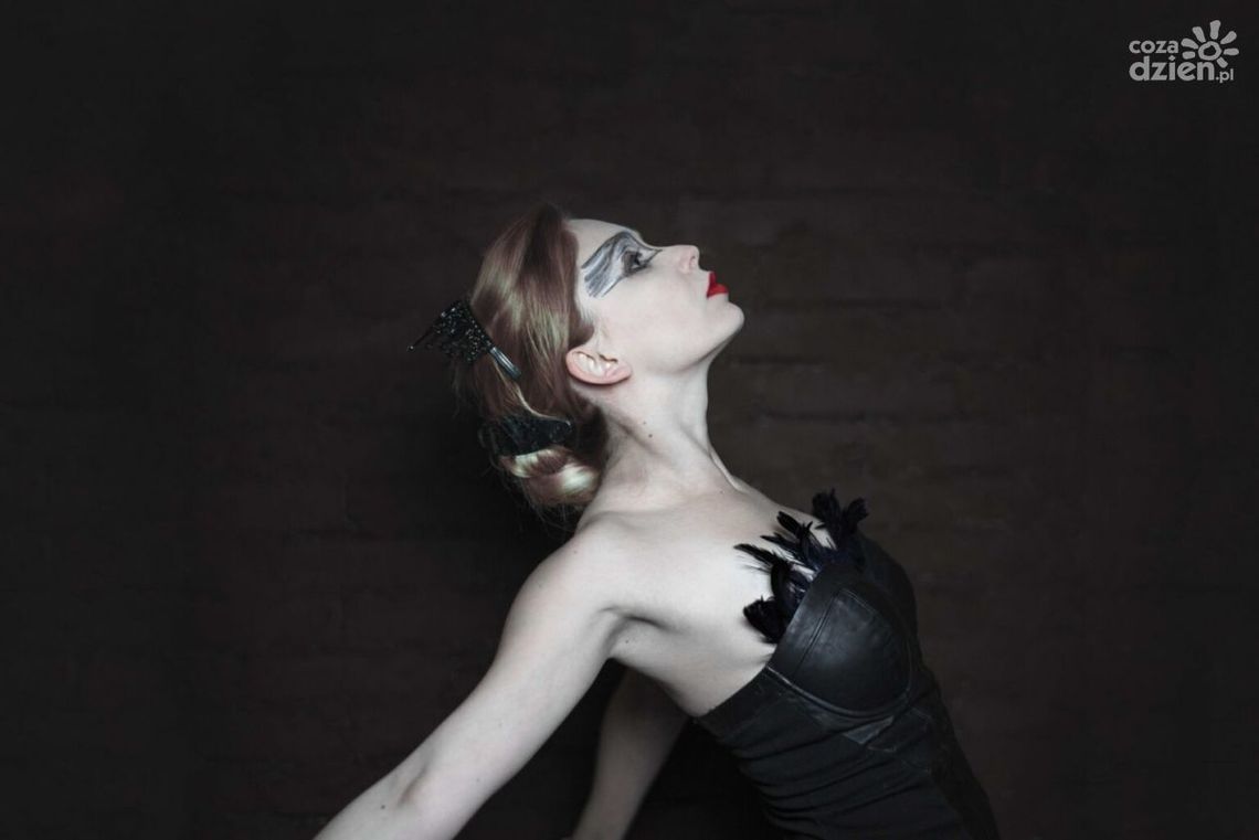 Zwielokrotnienie -wystawa fotografii Magdaleny Rej Zwielokrotnienie -wystawa fotografii Magdaleny Rej