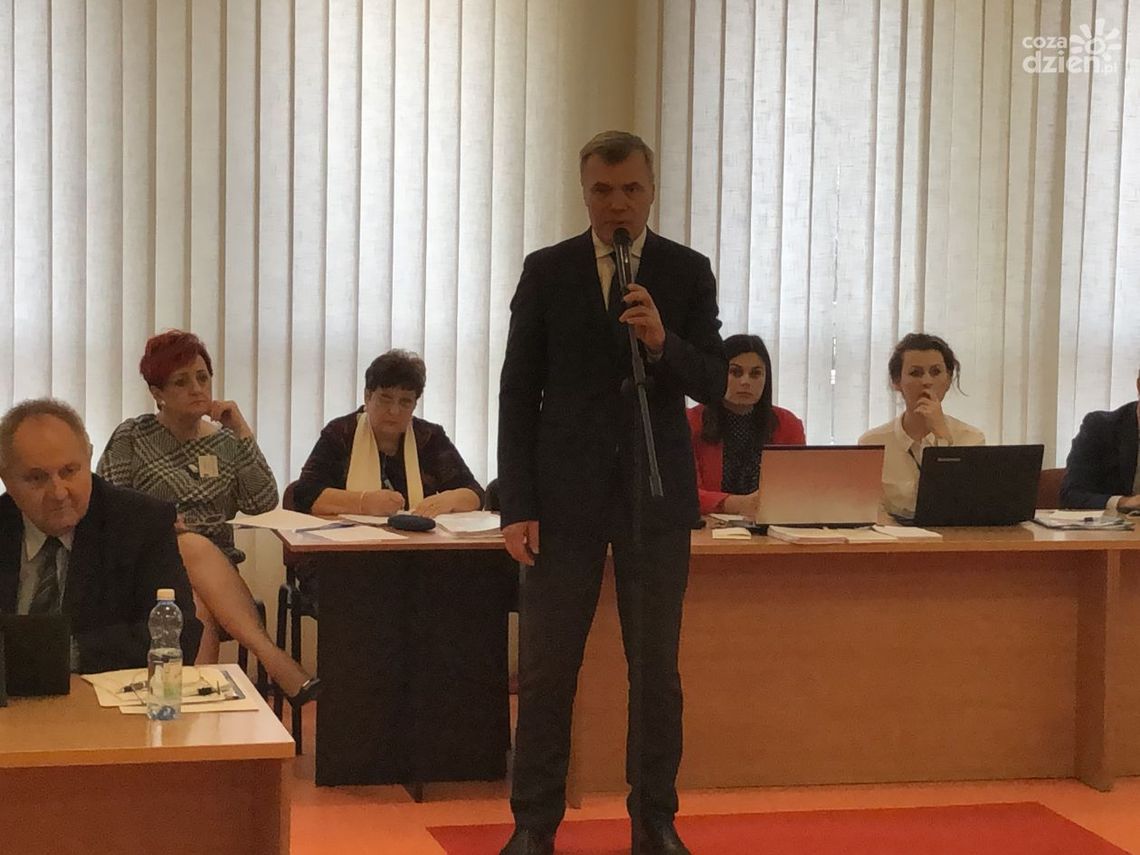 Zwolnienia, zamykanie oddziałów i milionowy kredyt ostrowieckiego szpitala Zwolnienia, zamykanie oddziałów i milionowy kredyt ostrowieckiego szpitala