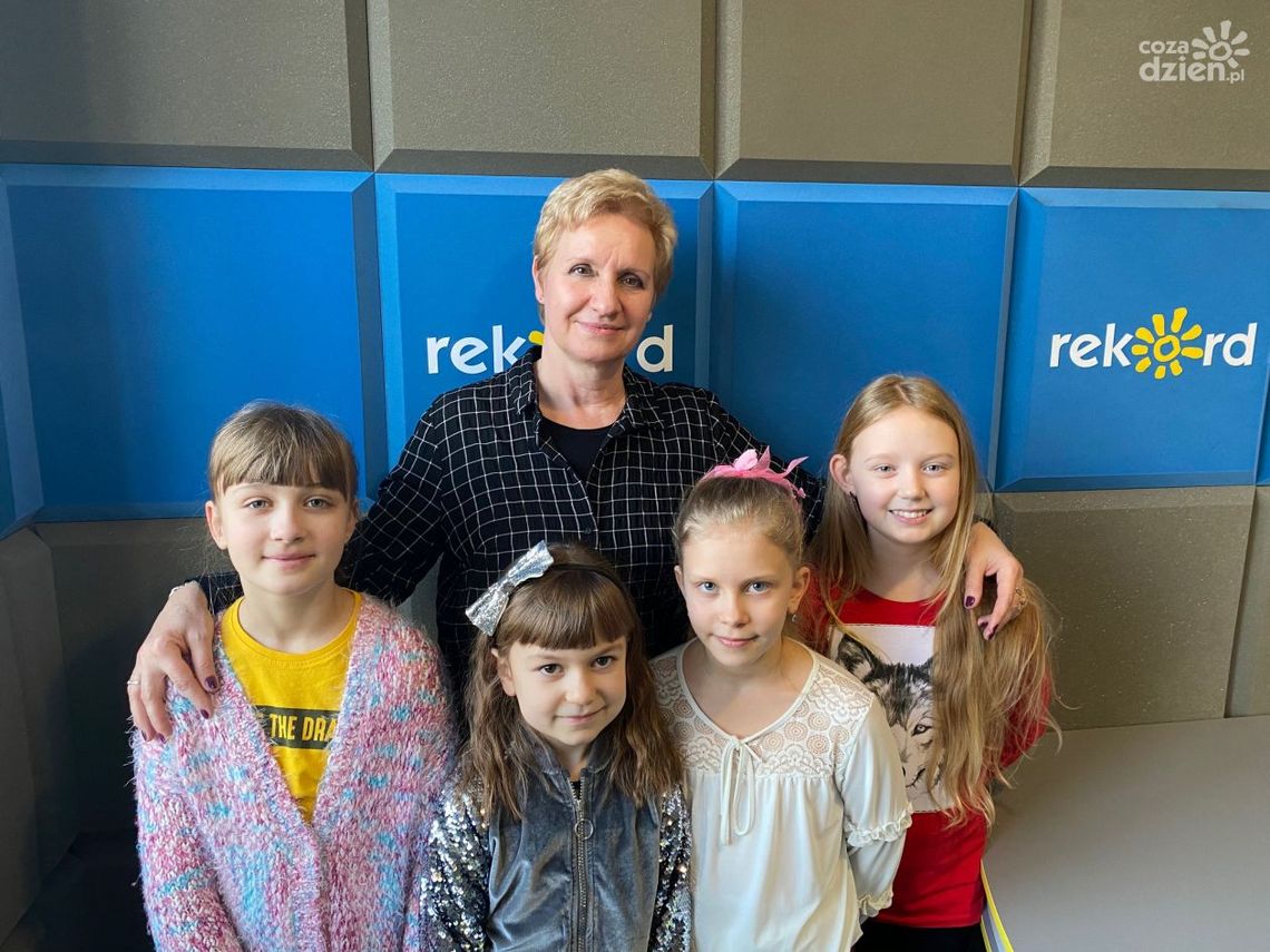 Życzenia i piosenka od "Wiolinek" dla babć i dziadków Życzenia i piosenka od "Wiolinek" dla babć i dziadków