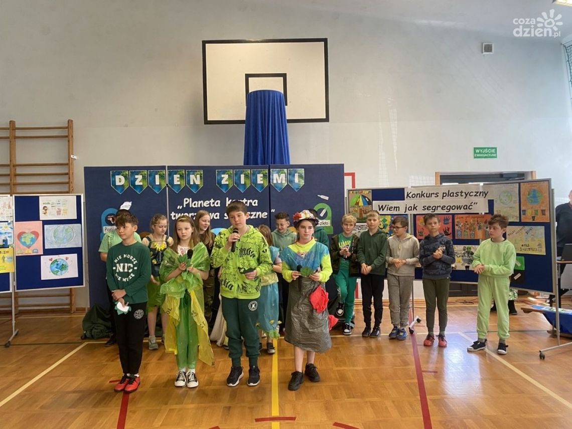 Żywa lekcja ekologii w PSP nr 10 Żywa lekcja ekologii w PSP nr 10